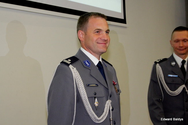 Awanse i odznaczenia dla policjantów ( zdjęcia)