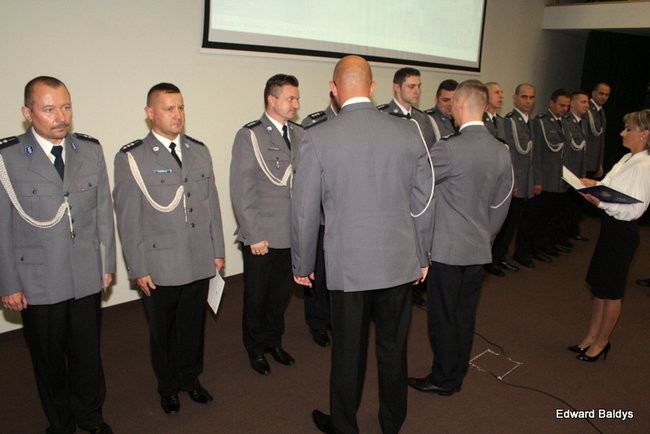 Awanse i odznaczenia dla policjantów ( zdjęcia)