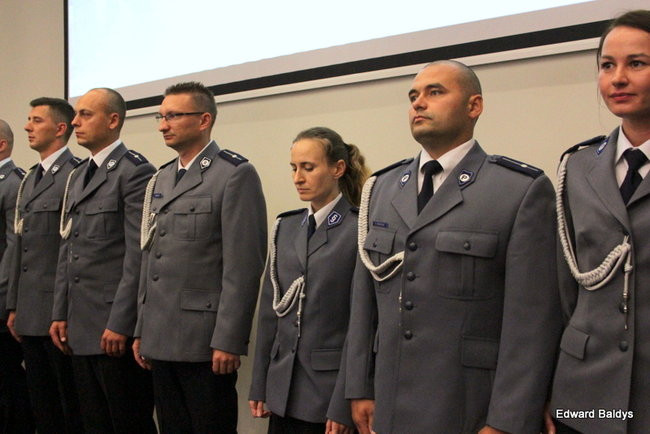 Awanse i odznaczenia dla policjantów ( zdjęcia)