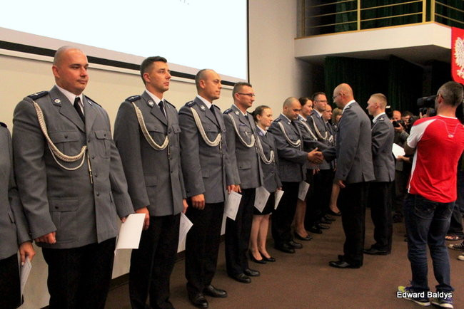 Awanse i odznaczenia dla policjantów ( zdjęcia)