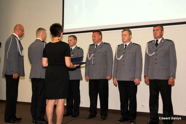 Awanse i odznaczenia dla policjantów ( zdjęcia)