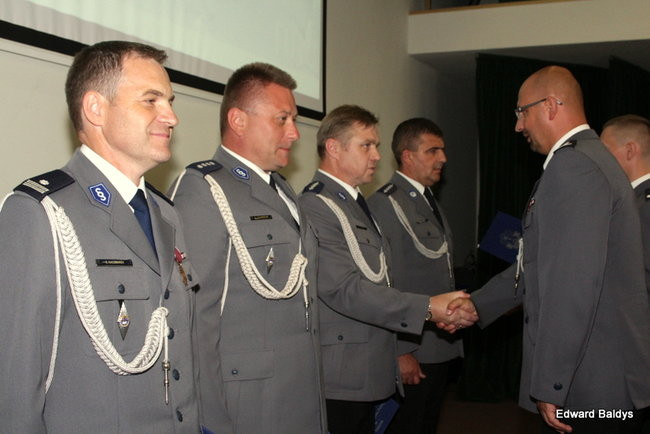 Awanse i odznaczenia dla policjantów ( zdjęcia)