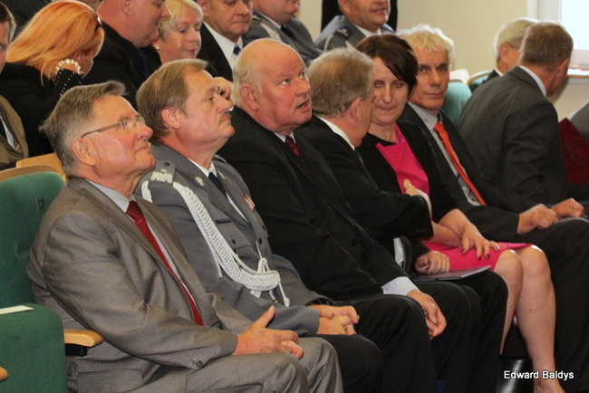 Awanse i odznaczenia dla policjantów ( zdjęcia)