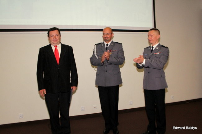 Awanse i odznaczenia dla policjantów ( zdjęcia)