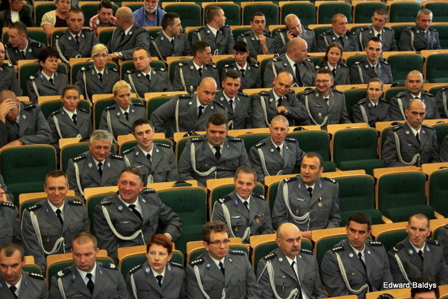 Awanse i odznaczenia dla policjantów ( zdjęcia)