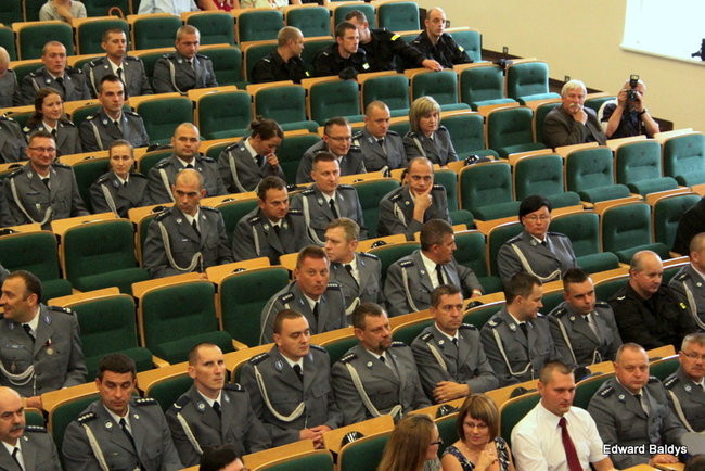 Awanse i odznaczenia dla policjantów ( zdjęcia)