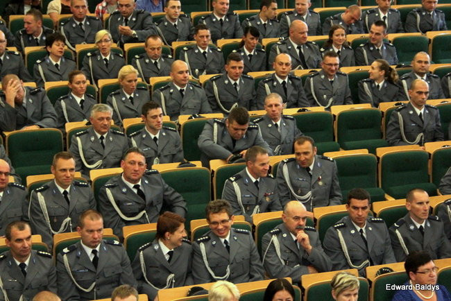 Awanse i odznaczenia dla policjantów ( zdjęcia)