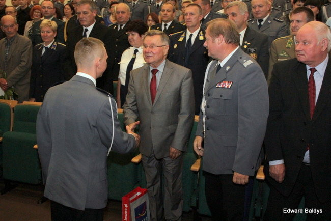 Awanse i odznaczenia dla policjantów ( zdjęcia)