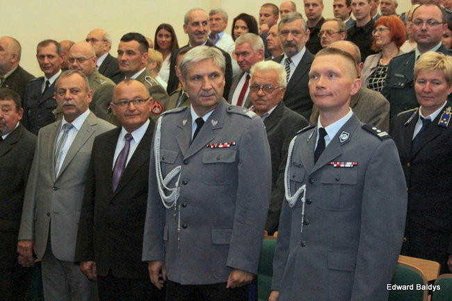 Awanse i odznaczenia dla policjantów ( zdjęcia)