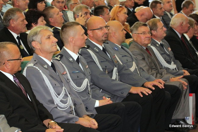 Awanse i odznaczenia dla policjantów ( zdjęcia)