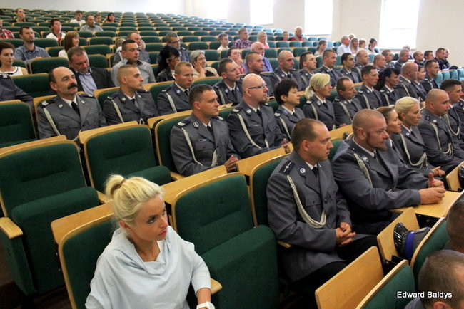 Awanse i odznaczenia dla policjantów ( zdjęcia)