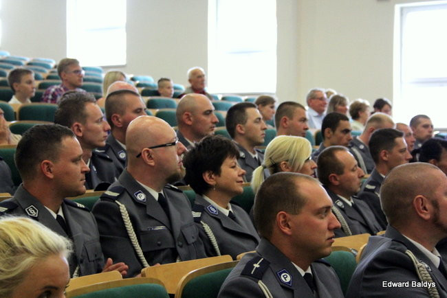 Awanse i odznaczenia dla policjantów ( zdjęcia)