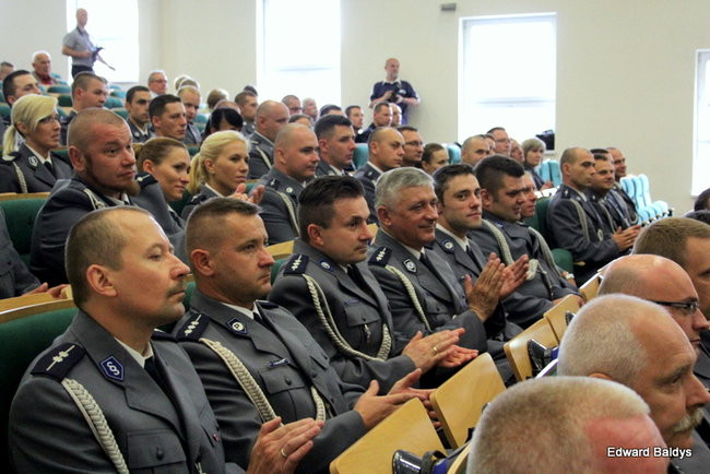 Awanse i odznaczenia dla policjantów ( zdjęcia)