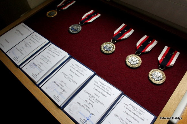 Awanse i odznaczenia dla policjantów ( zdjęcia)