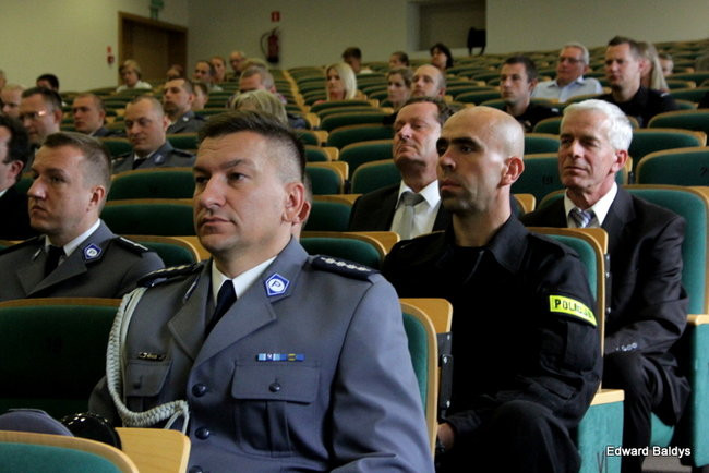 Awanse i odznaczenia dla policjantów ( zdjęcia)