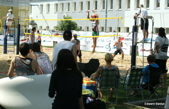 Zacięta walka zamiast plażowania (zdjęcia)