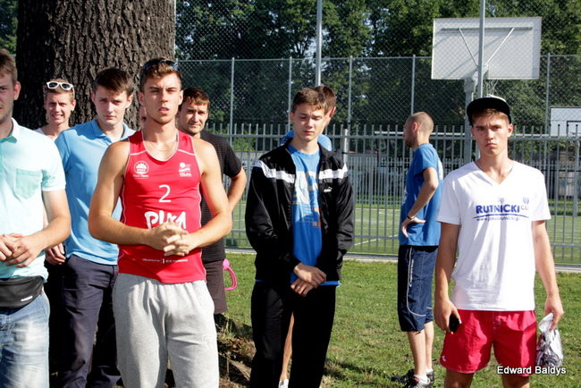 Zacięta walka zamiast plażowania (zdjęcia)