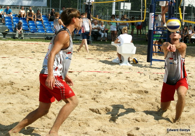 Zacięta walka zamiast plażowania (zdjęcia)