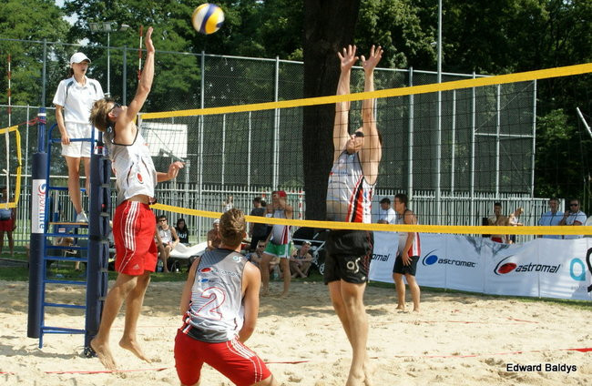 Zacięta walka zamiast plażowania (zdjęcia)