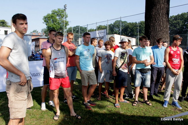 Zacięta walka zamiast plażowania (zdjęcia)