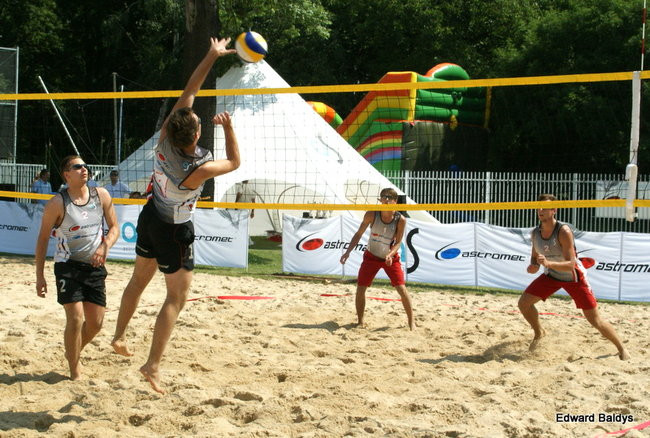 Zacięta walka zamiast plażowania (zdjęcia)