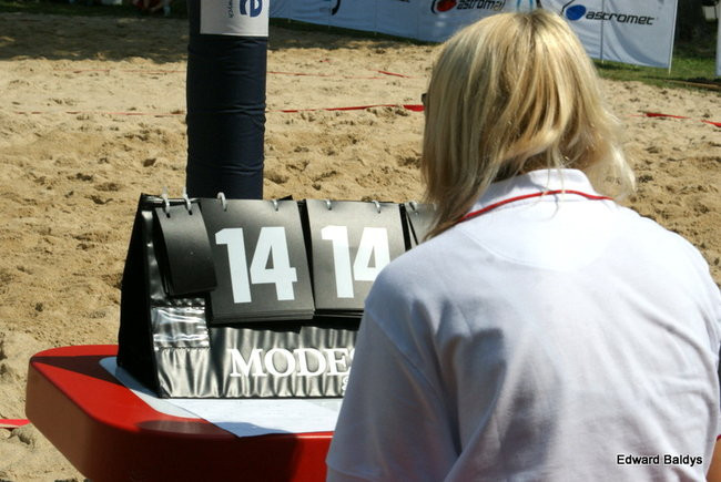 Zacięta walka zamiast plażowania (zdjęcia)