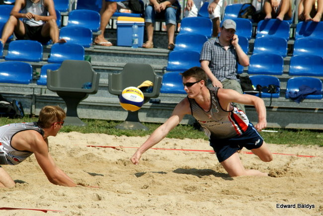 Zacięta walka zamiast plażowania (zdjęcia)