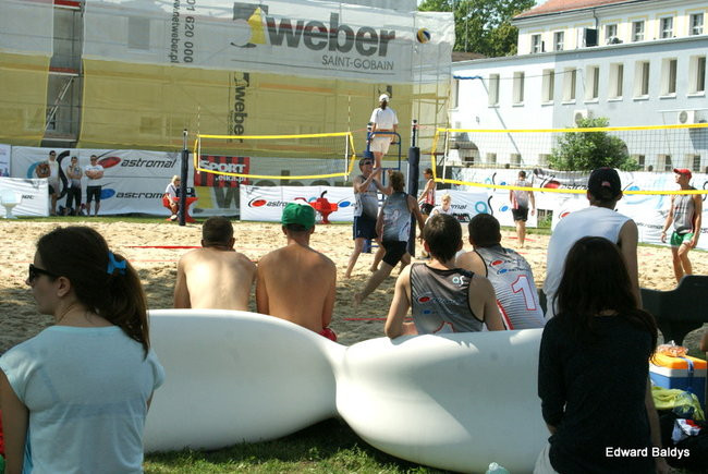 Zacięta walka zamiast plażowania (zdjęcia)