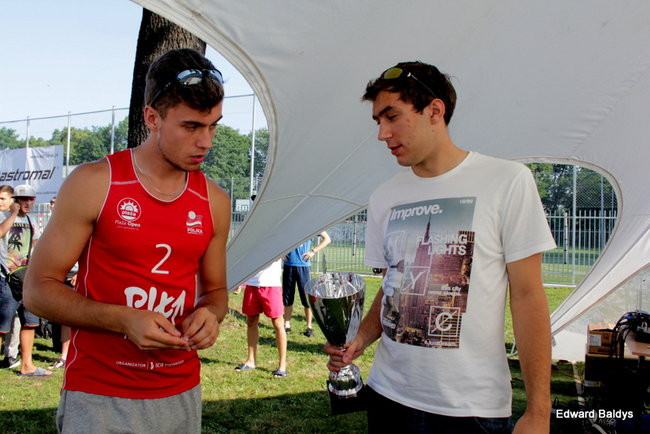 Zacięta walka zamiast plażowania (zdjęcia)