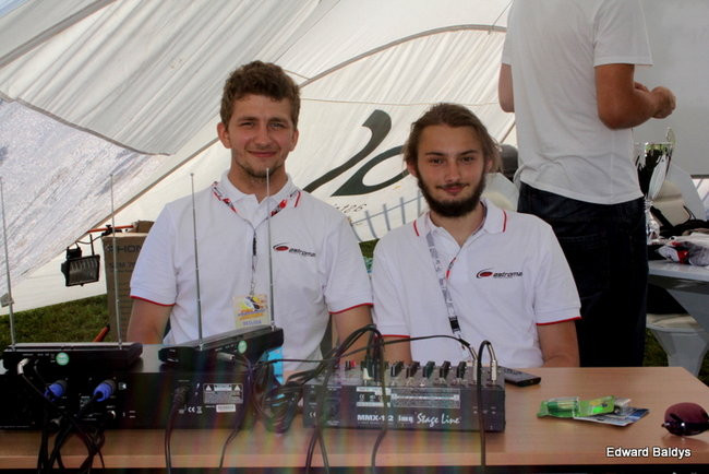 Zacięta walka zamiast plażowania (zdjęcia)