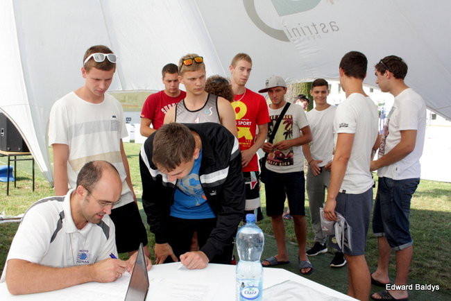 Zacięta walka zamiast plażowania (zdjęcia)