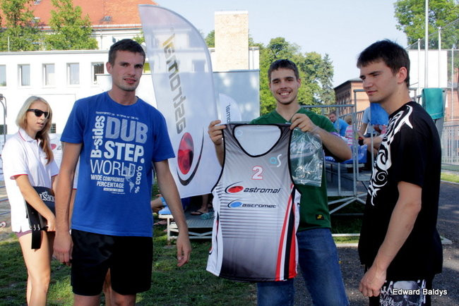 Zacięta walka zamiast plażowania (zdjęcia)