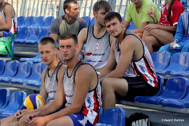 Zacięta walka zamiast plażowania (zdjęcia)