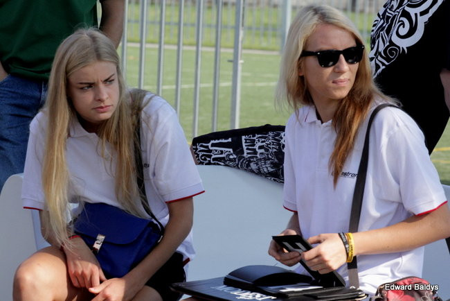 Zacięta walka zamiast plażowania (zdjęcia)