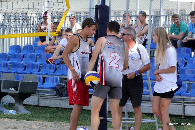 Zacięta walka zamiast plażowania (zdjęcia)