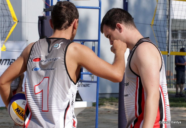 Zacięta walka zamiast plażowania (zdjęcia)