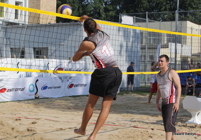 Zacięta walka zamiast plażowania (zdjęcia)