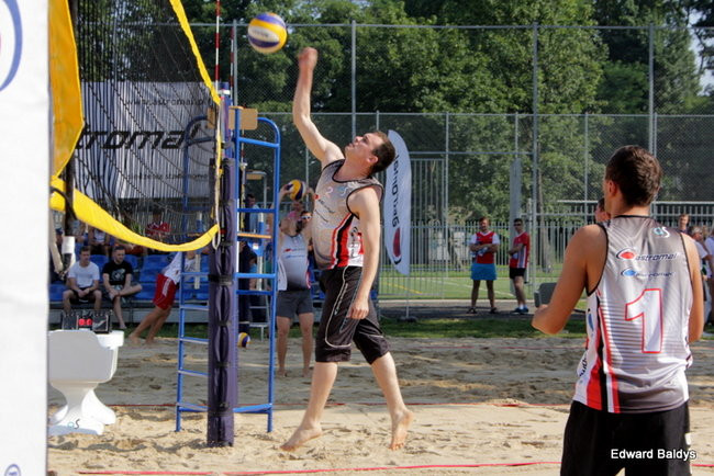 Zacięta walka zamiast plażowania (zdjęcia)