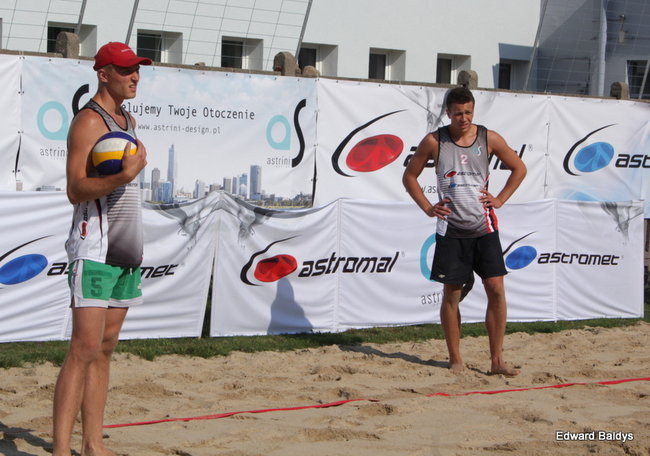 Zacięta walka zamiast plażowania (zdjęcia)