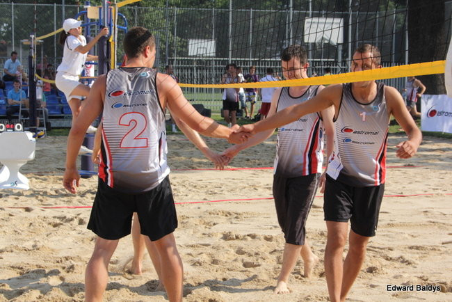 Zacięta walka zamiast plażowania (zdjęcia)