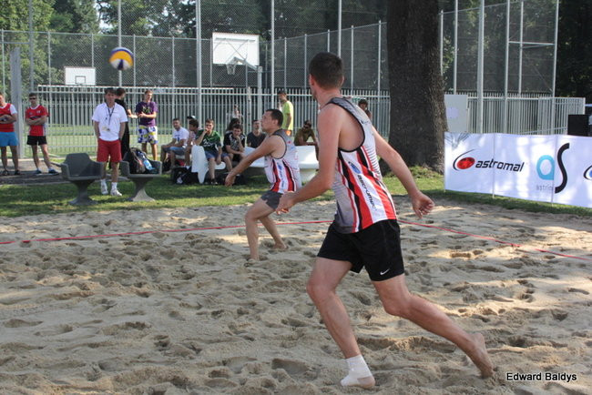 Zacięta walka zamiast plażowania (zdjęcia)