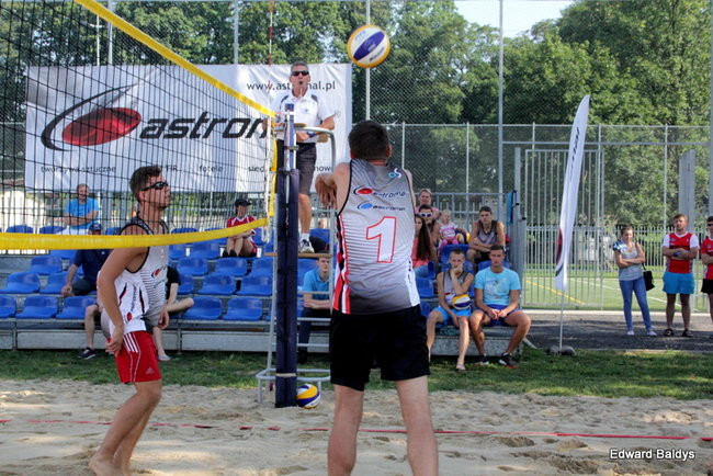 Zacięta walka zamiast plażowania (zdjęcia)