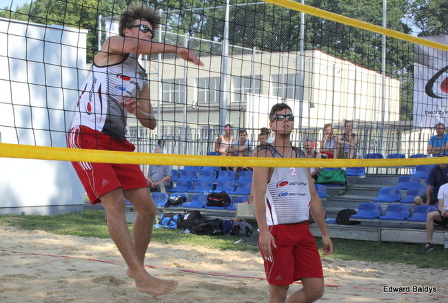 Zacięta walka zamiast plażowania (zdjęcia)