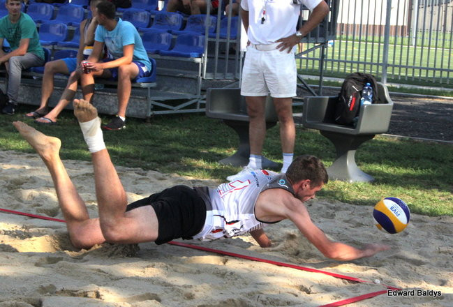 Zacięta walka zamiast plażowania (zdjęcia)