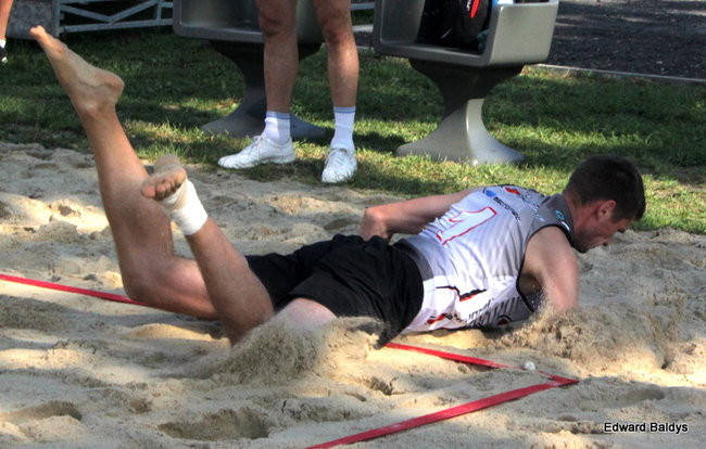 Zacięta walka zamiast plażowania (zdjęcia)