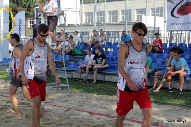 Zacięta walka zamiast plażowania (zdjęcia)