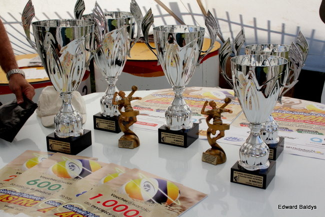 Zacięta walka zamiast plażowania (zdjęcia)