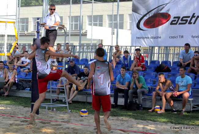 Zacięta walka zamiast plażowania (zdjęcia)