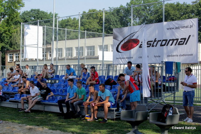 Zacięta walka zamiast plażowania (zdjęcia)