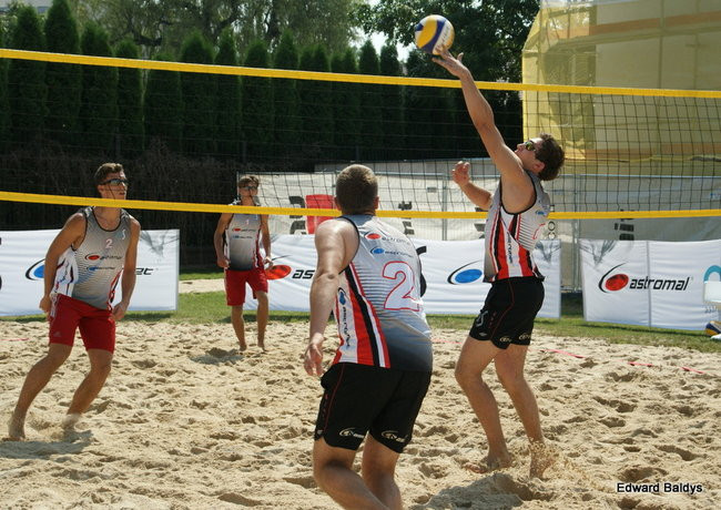 Zacięta walka zamiast plażowania (zdjęcia)